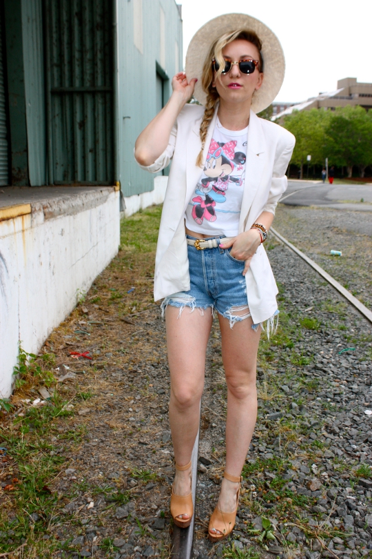 4 Ways to Wear '80s Vintage Blazers (and Show Some Leg!)