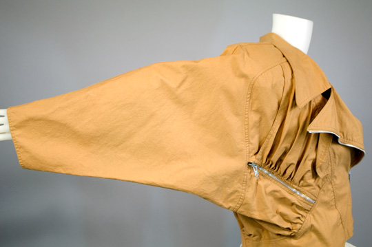 batwing sleeves '80s clothing trend