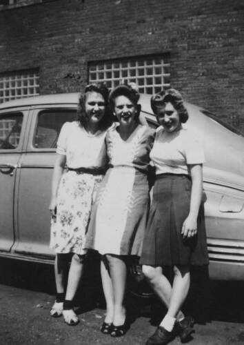 What Did Women Wear in the 1950s? Complete Style Breakdown 10 What Did Women Wear in the 1950s? Complete Style Breakdown 9