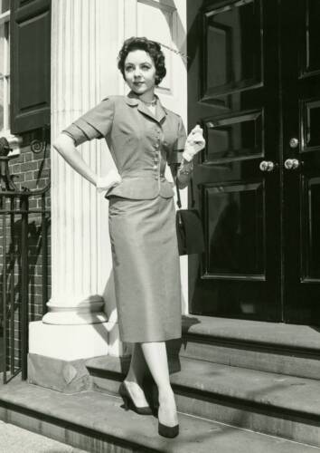 What Did Women Wear in the 1950s? Complete Style Breakdown 12 What Did Women Wear in the 1950s? Complete Style Breakdown 11