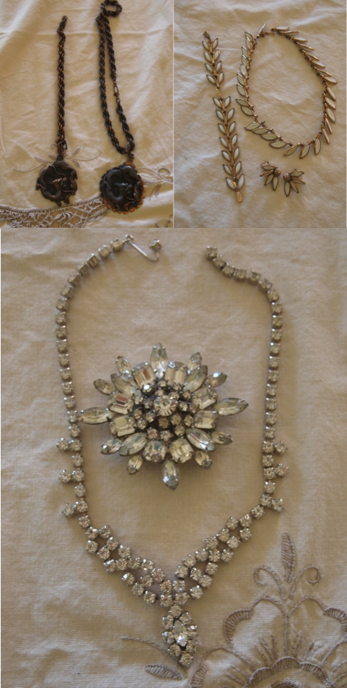 womens vintage costume jewelry