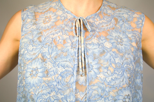 neck tie of'50s baby blue lace overlay