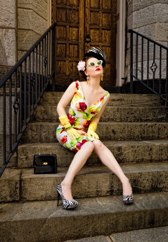 hope adela of pink champagne blog wears a stop staring'50s style dress