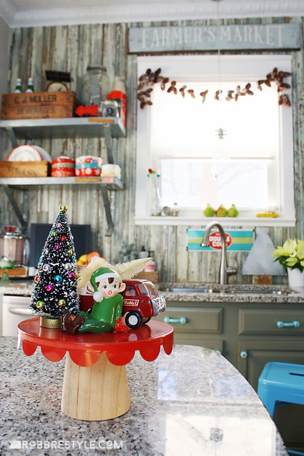 How To Decorate Your Home For the Holidays... Vintage Style