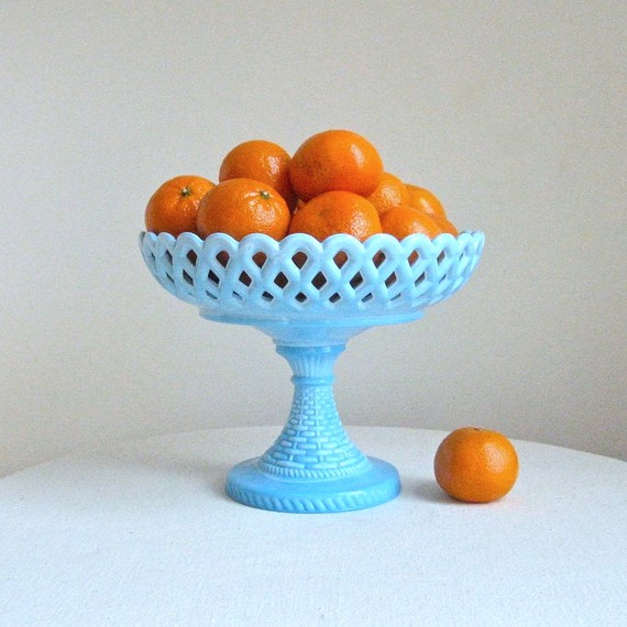 Add Color To Your Kitchen With These 5 Vintage Decorations