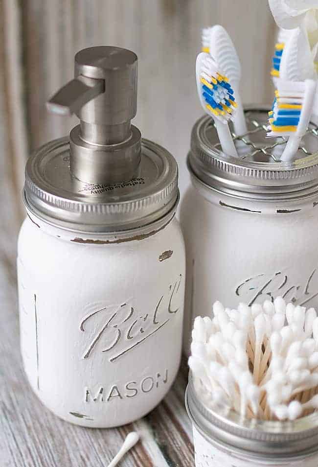 6 DIY Projects to Add Vintage Flair to Your Bathroom
