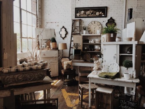 Vintage-Friendly Home Decor Ideas To Dress Up Your Space 9