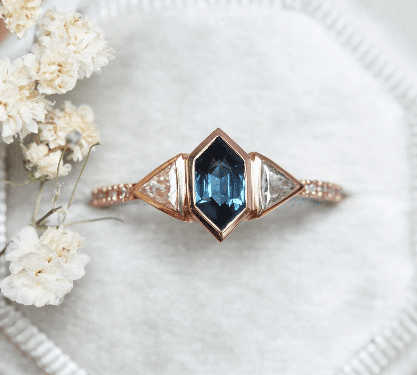 Your Go-To Art Deco Engagement Ring Guide 17