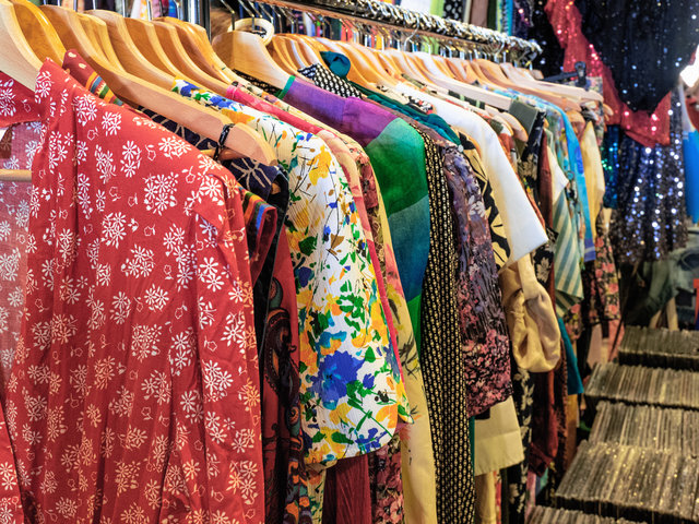 How to Style Vintage Clothes Without Looking Outdated (Easy Guide) 11