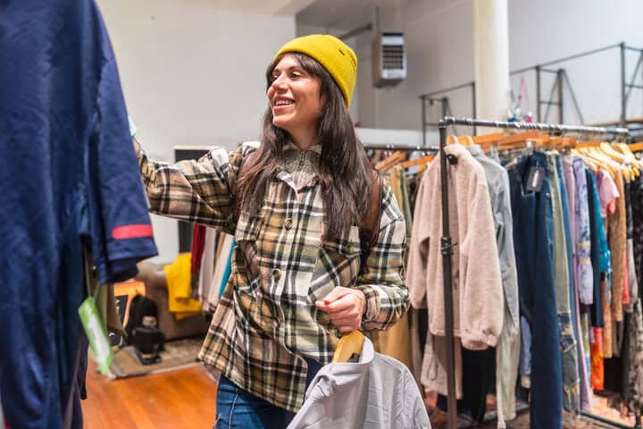Common Mistakes When Buying Vintage Clothing Online (Avoid These) 7