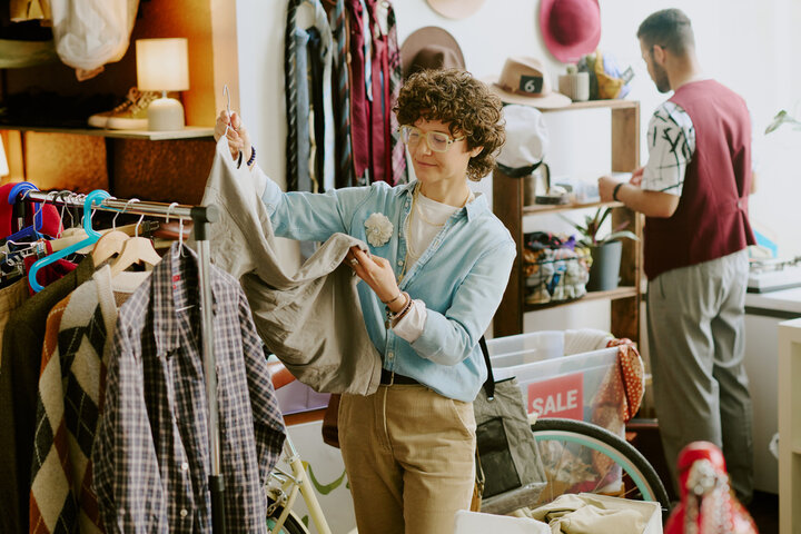 Common Mistakes When Buying Vintage Clothing Online (Avoid These) 11