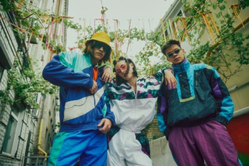 Rocking Vintage Tracksuits: Get the 90s Look 15