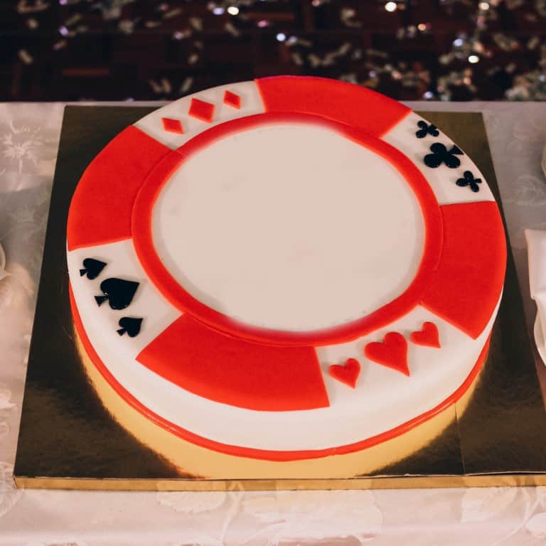 Roulette-Themed Decor Ideas for Your Vintage Birthday Party 17