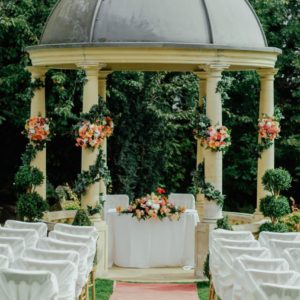 Planning a Luxurious Wedding on a Budget: Insights from a Wedding Budget Calculator