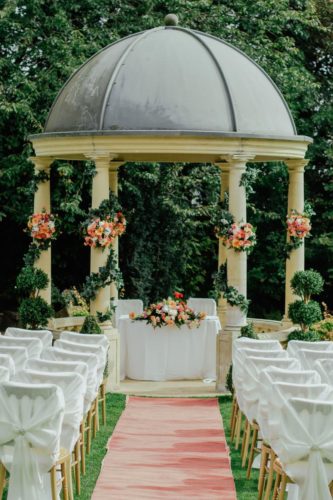 Planning a Luxurious Wedding on a Budget: Insights from a Wedding Budget Calculator