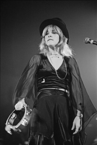 Copycat Outfit Tips To Get Stevie Nicks' 70s Bohemian Look 43