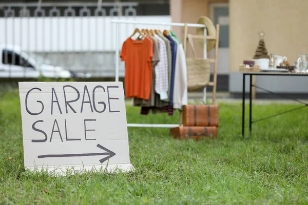 Sign Garage Sale Written Cardboard Yard — Stock Photo, Image