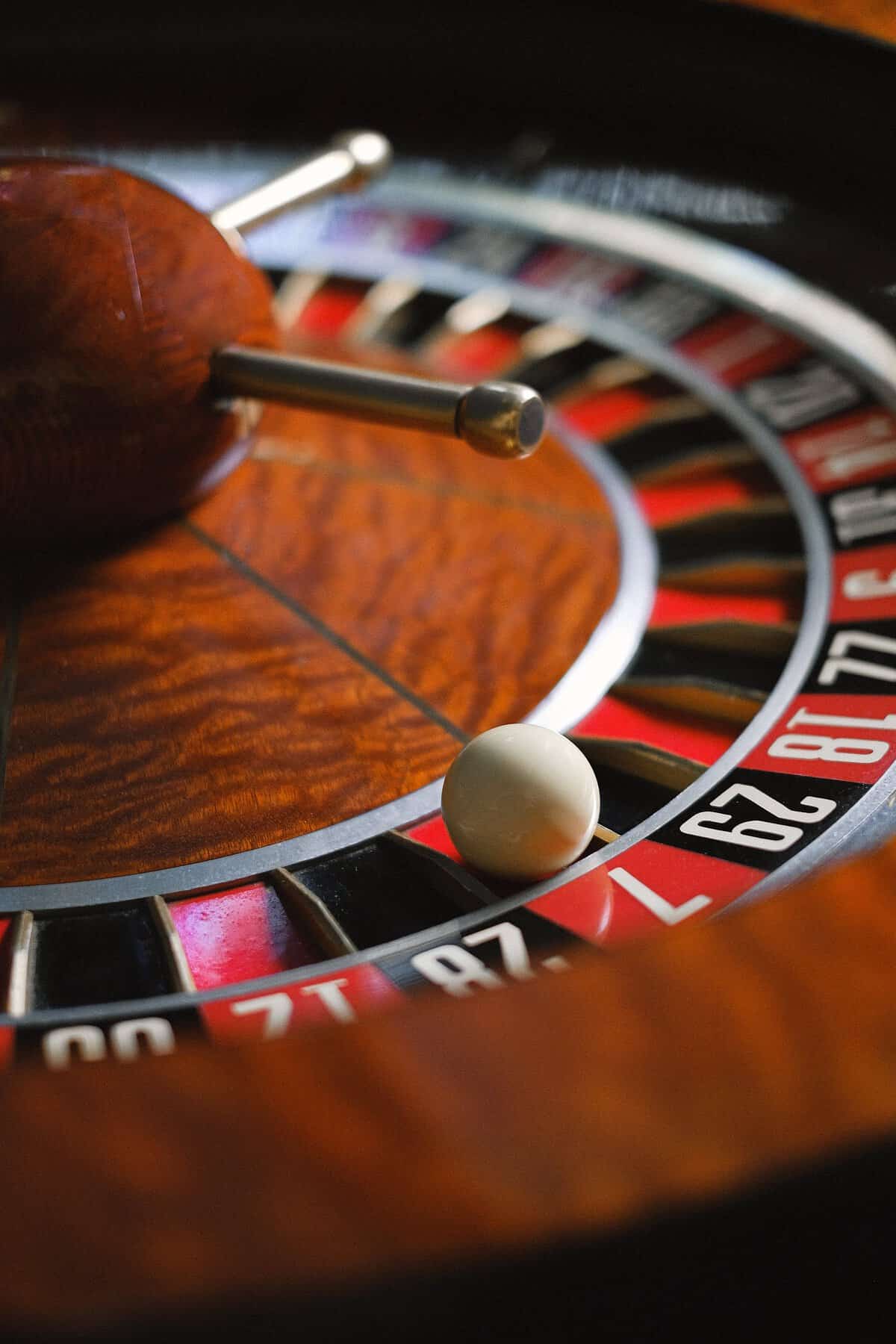 Roulette-Themed Decor Ideas for Your Vintage Birthday Party 13