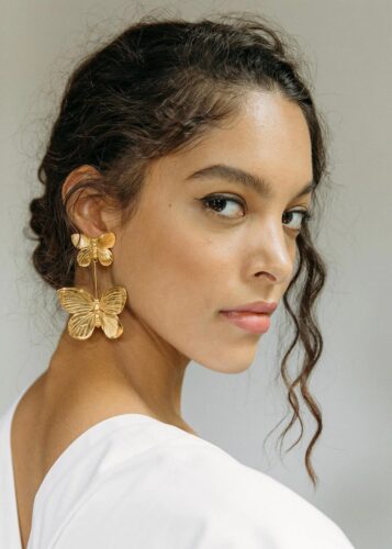 Statement Earrings and Bold Accessories for Brides 9